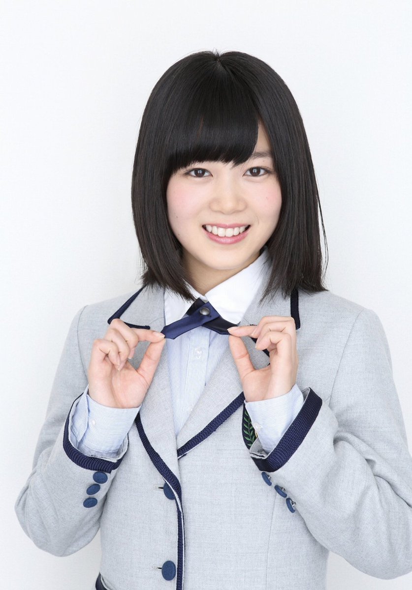 Pre-Debut Uniform (2015)And finally we get to Keyaki's first set of custom uniforms. The grey jackets came in blazers for the senior members and collarless jackets for juniors. Neru of course had her own Hiragana version!Gallery:  https://imgur.com/a/mJWwVf3 