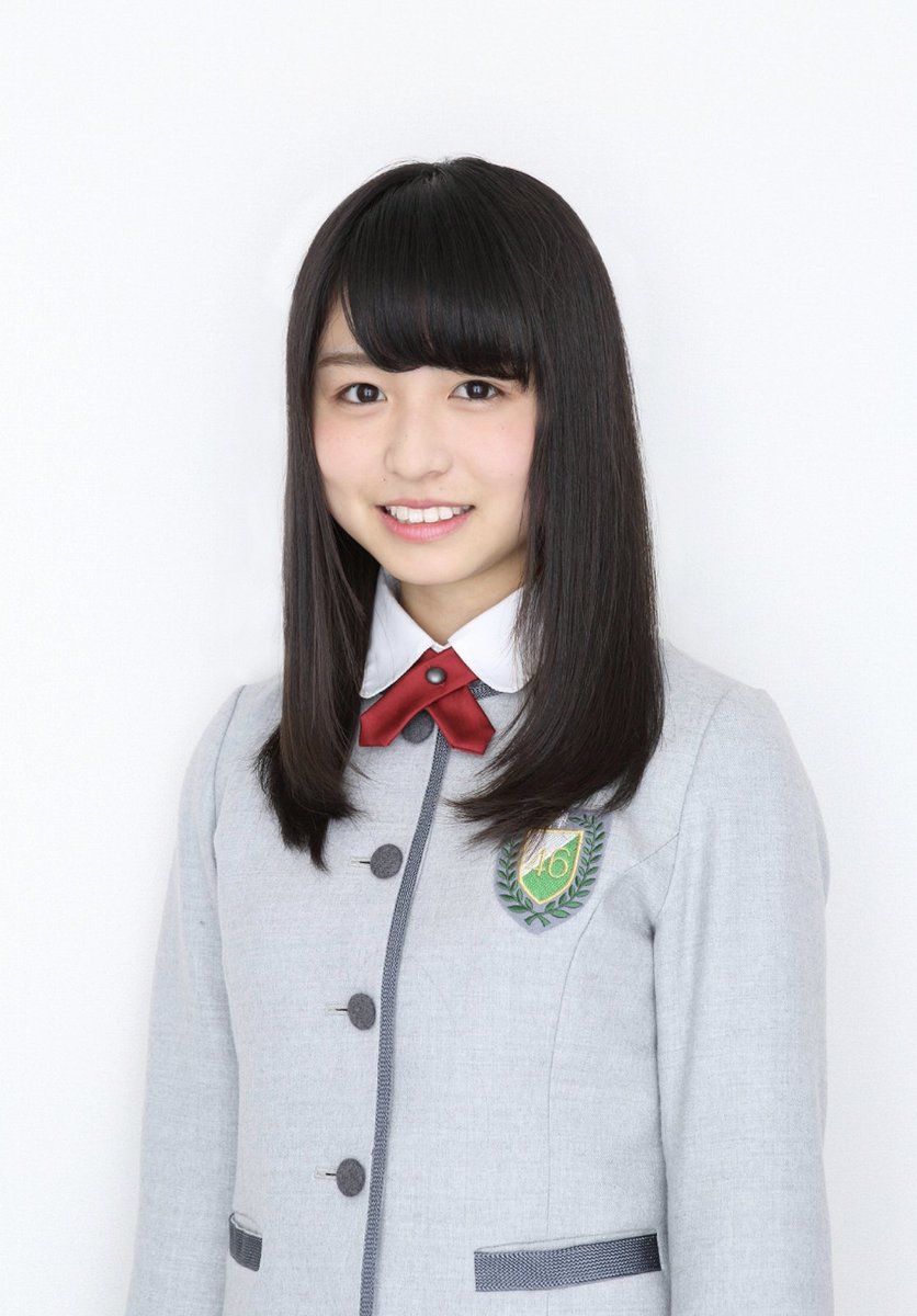 Pre-Debut Uniform (2015)And finally we get to Keyaki's first set of custom uniforms. The grey jackets came in blazers for the senior members and collarless jackets for juniors. Neru of course had her own Hiragana version!Gallery:  https://imgur.com/a/mJWwVf3 