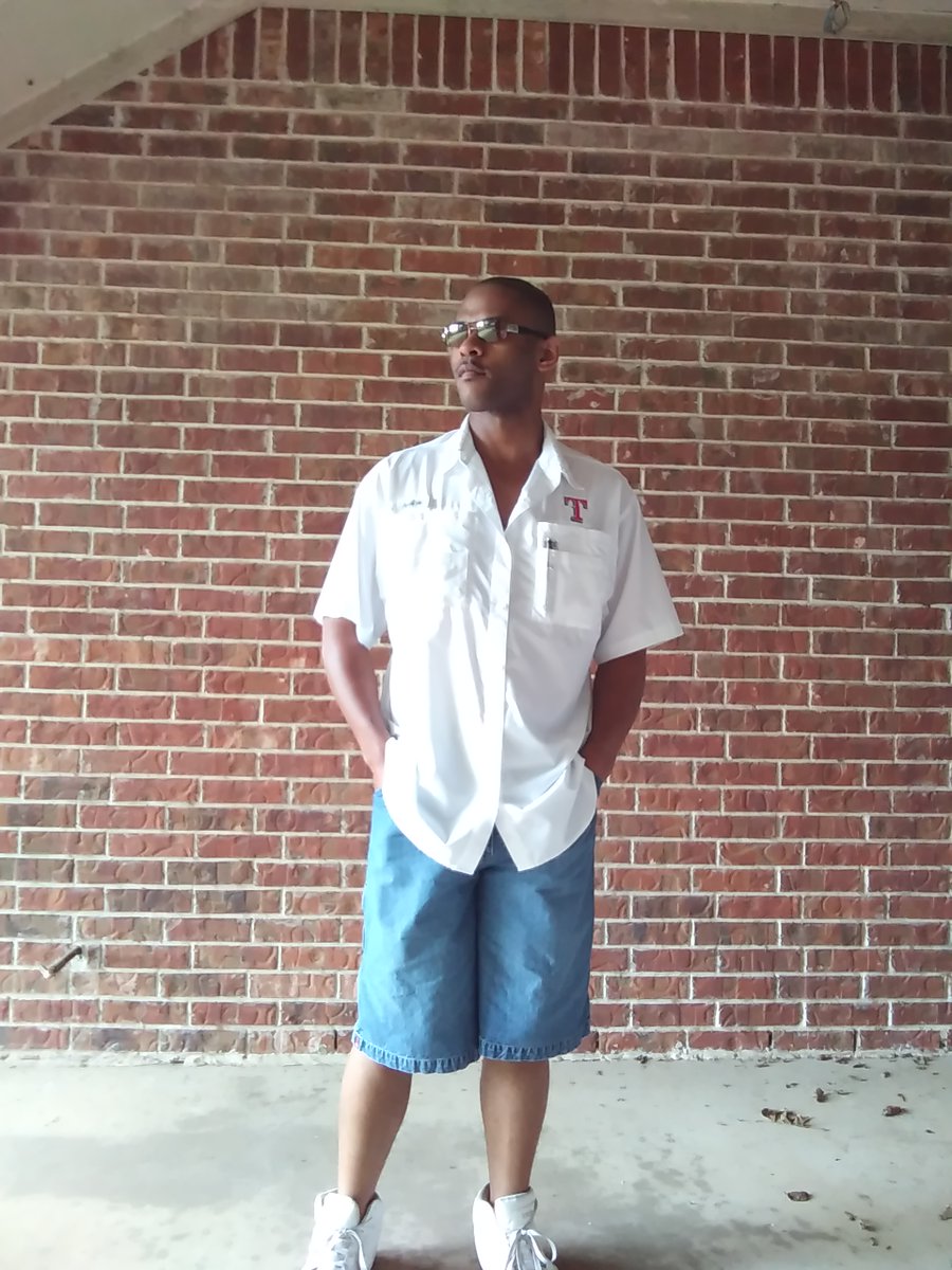 TonySaurian's tweet photo. Have a great July 4th weekend. @TheEllenShow @Oprah @kellyclarkson @iambeckyg @rosalia @selenagomez @taylorswift13 @NICKIMINAJ @ladygaga @wfaa @KOBITV @CBS11 @dallascowboys @Rangers https://t.co/FimlzGeo0b