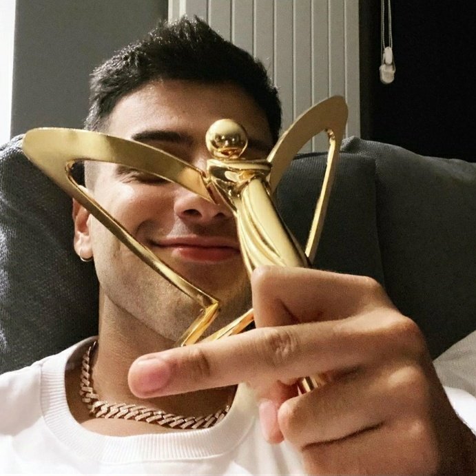 #PanteneAltınKelebek o kadar hakeden varken gerçekten reynmen mi yazık ya...