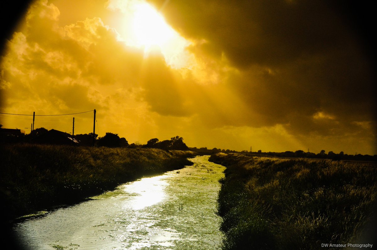 River Yeo this evening
Shot with #nikon #d90
#photography #learning
#photooftheday https://t.co/8Mx4xVvcIz
