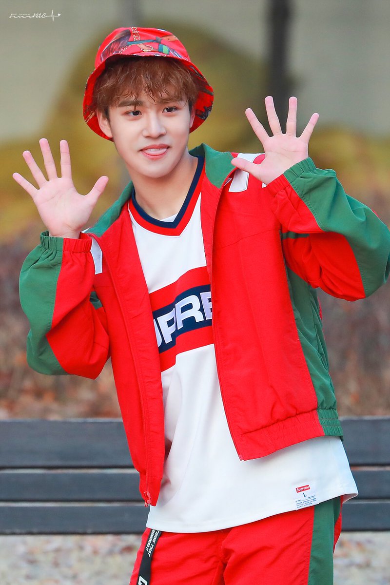feverBIC's tweet photo. 191215 티오피갱 미팬
승민이 손가락 열개✋🏻ὸ‿ό🤚🏻
@McndOfficial_
#시켜줘_남승민_명예소방관
#MCND #BIC #빅 #남승민 #BIㄱ
#티오피갱 #TOP_GANG https://t.co/5POLE5peVL