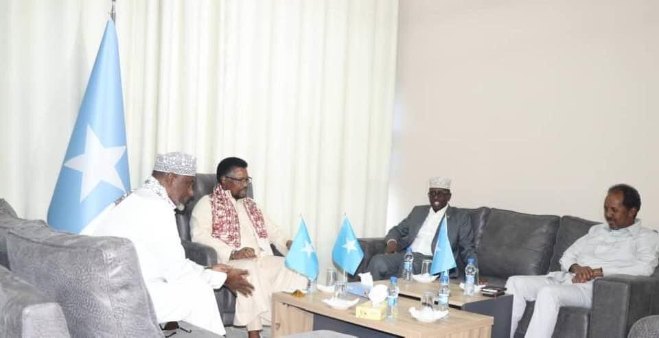 FuadGurey's tweet photo. Speaker&amp;deputy speaker of the lower house of the Somali parliament are holding a meeting with the FNP leaders in Mogadishu.
#Somalia #madasha #Somaliland #Kenya #Ethiopia #Eritrea #Djibouti #Uganda #Sudan #SouthSudan https://t.co/wOUWk4EyZA
