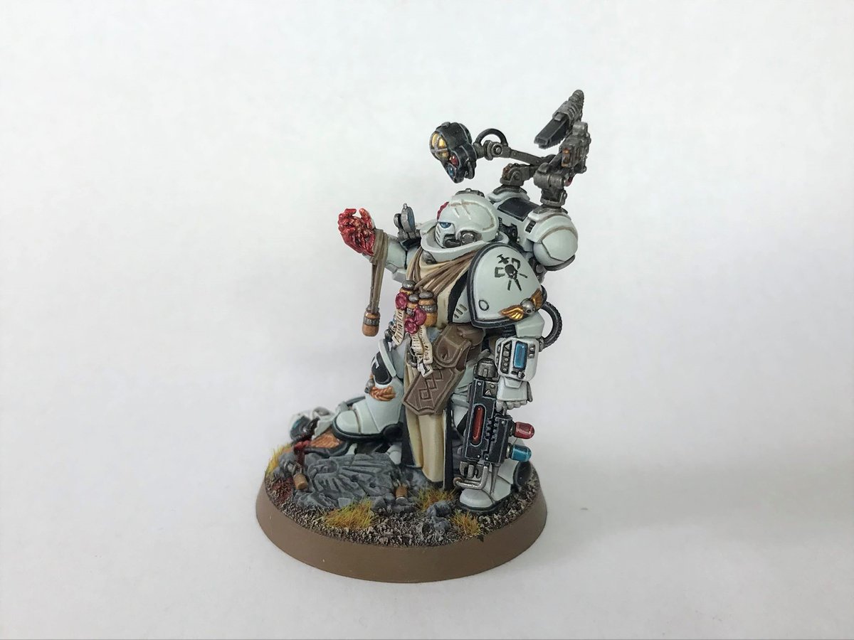EwanOz's tweet photo. Chief Apothecary of the Avenging Sons' Third Company, Theseus Salinar harvesting the precious gene-seed of Battle Brother Andomites. #WarhammerCommunity #PaintingWarhammer #warhammer #New40k https://t.co/0SWGCHidNE