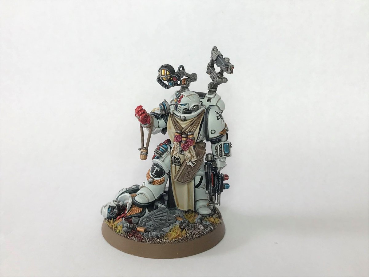 EwanOz's tweet photo. Chief Apothecary of the Avenging Sons' Third Company, Theseus Salinar harvesting the precious gene-seed of Battle Brother Andomites. #WarhammerCommunity #PaintingWarhammer #warhammer #New40k https://t.co/0SWGCHidNE