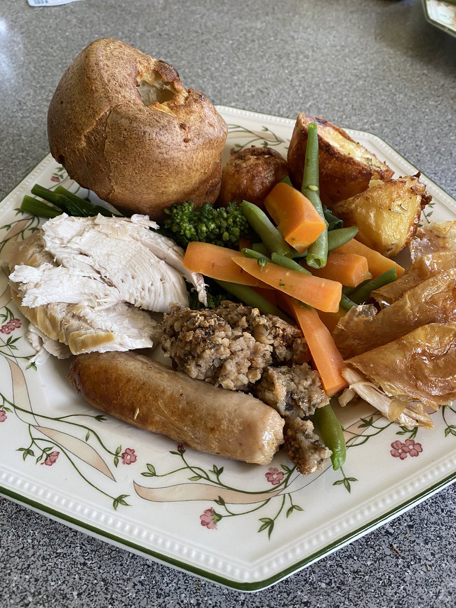 saranne335's tweet photo. Today Cerys has mastered the Sunday roast....her Yorkshire puddings were amazing 😃 https://t.co/5xmJAXCLdc