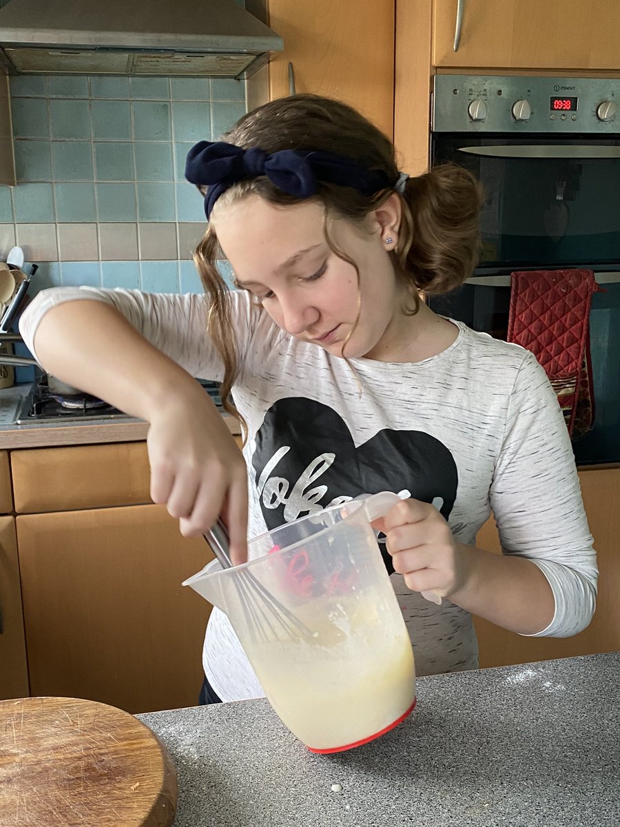 saranne335's tweet photo. Today Cerys has mastered the Sunday roast....her Yorkshire puddings were amazing 😃 https://t.co/5xmJAXCLdc