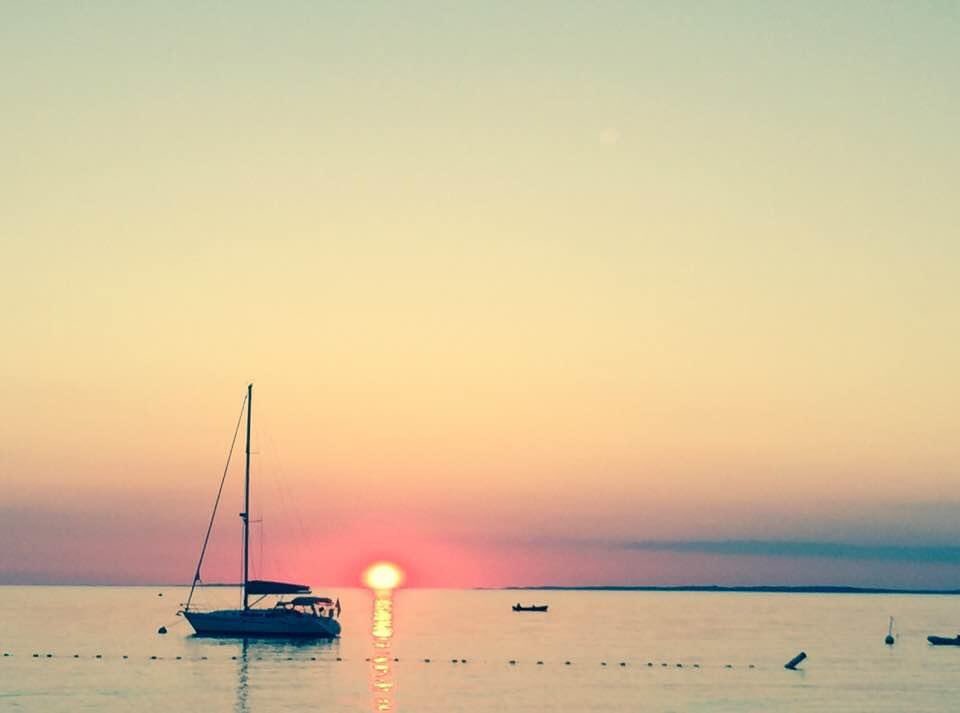 ViewsZone's tweet image. Menemsha, Chilmark, MA  ☀️power of positive energy #Menemsha #Martha’svineyard #chilmark #menemsha #beachlife #sunset #sunsetphotography #beachlife #Massachusetts