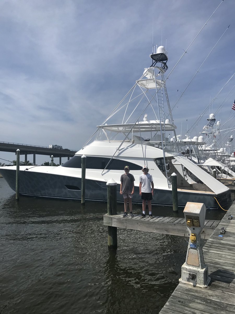 HarrisV's tweet image. Boat and GOAT envy! #airjordan #hisairness #GOAT #catch23 #piratescove