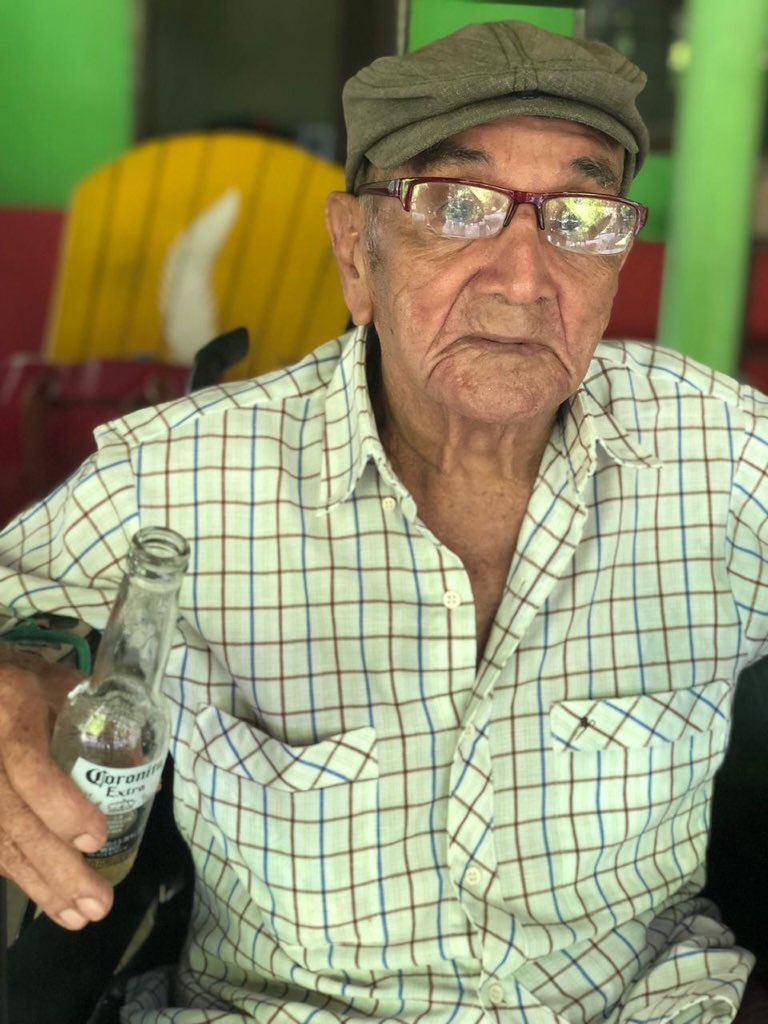 andreapastorb's tweet photo. Mi bisabuelito tiene 103 años y se la vacila más que yo🥰🥰 https://t.co/oMe0xMQV00