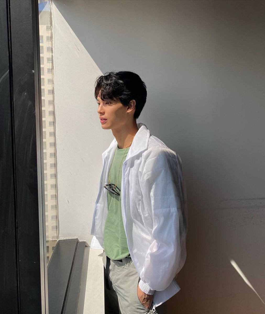 WinmetawinO's tweet photo. IG winmetawin update 

หล่อๆแบบนี้ใครจะทนไหววววว ~~ 🤣

@winmetawin 
#winmetawin #snowballpower https://t.co/Et8tv8QFno