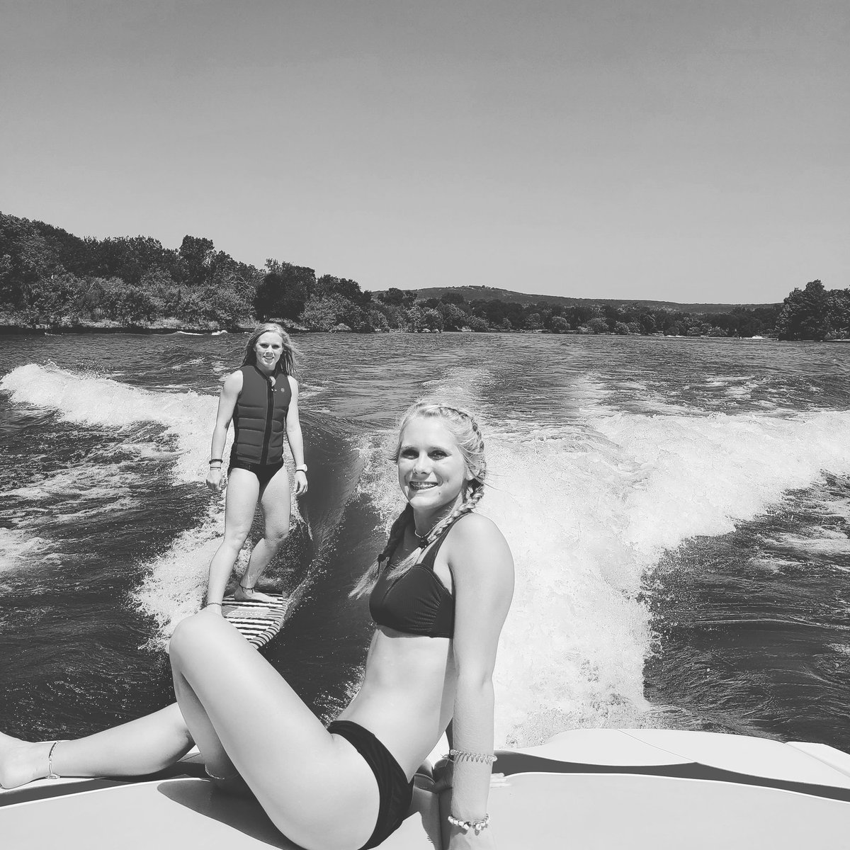 bbbarkley58's tweet photo. Lake Days https://t.co/E71VmPpw6a