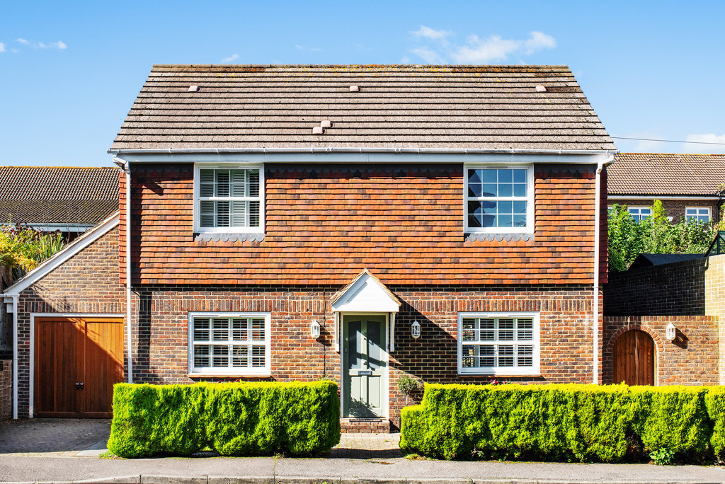 moverevolution's tweet photo. ALL SOLD - IN LINGFIELD
We've been so busy selling houses and apartments in Lingfield. If you are thinking of moving give us a call on 01342 888450.
#lingfield #lingfieldvillage #eastgrinstead #moverevolution #estateagent #lettingsagent #professionalphotography #salesprogression https://t.co/JEOCI7YV82