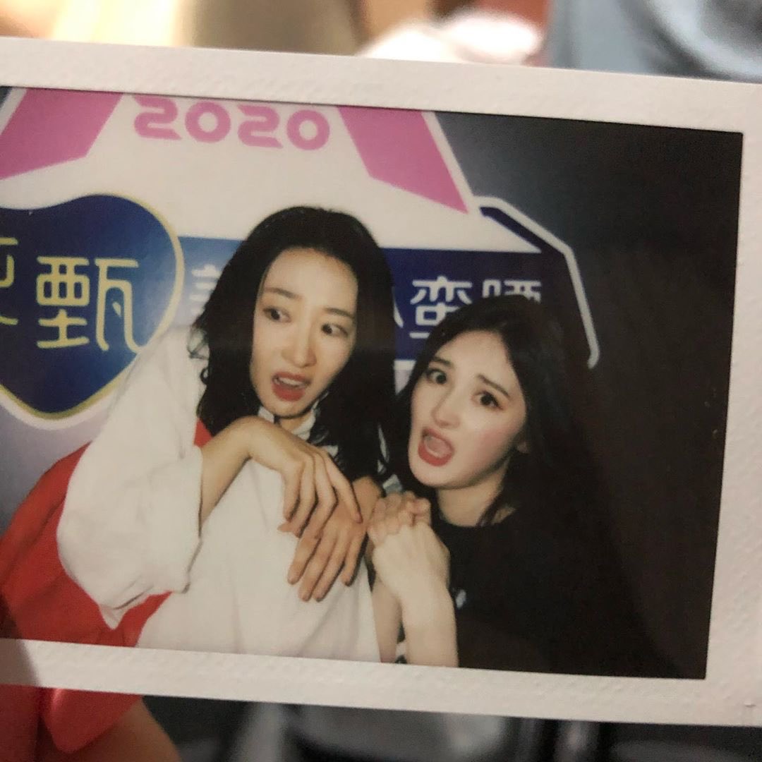 LANA_updates1's tweet photo. 07.06.20 • INSTAGRAM • (23.11_) |
#Lana #Lana_light #LANA @Hicc_LANA #HiCC #라나 #Luminous
#拉娜 #лана #fightingLANA #LANA #LANAmakeitreal https://t.co/gXcquKciDD