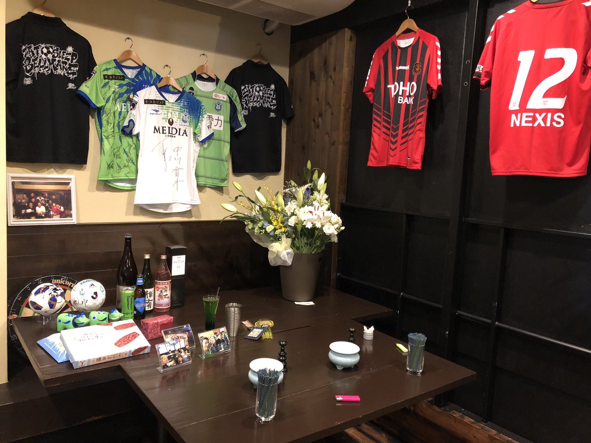 nexis_stadium's tweet photo. ささやかながら現店舗にて献花台を設けさせていただきました。お時間有ればお立ち寄りいただけると幸いです。
日によりますが、平日の午後であれば店内にいる予定です。
それ以外の時間帯でも、シャッターが半開きであれば店内にはおります。
写真や思い出の品などもお持ちいただけると嬉しいです。 https://t.co/ZFFhxvMQXW