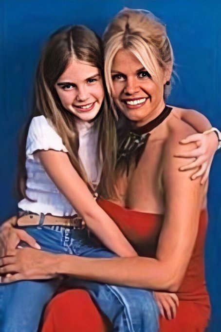 Feliz anivers&aacute;rio m&atilde;e!!! Te amo muito!!! &hearts;️ @moniquevansreal https://t.co/IZaSEm8nH5<a class="tags" target="_blank" title="On Twitter" href="/?out=eyJ0eXAiOiJKV1QiLCJhbGciOiJIUzUxMiJ9.eyJpYXQiOjE3MjA4NzU1MTgsImlzcyI6InR3cG9ybnN0YXJzLmNvbSIsIm5iZiI6MTcyMDg3NTUxOCwiZXhwIjoxNzUyNDExNTE4LCJyZWRpcmVjdF91cmwiOiJodHRwczovL3R3aXR0ZXIuY29tL21vbmlxdWV2YW5zcmVhbCJ9.72ihyczfbc35ZBJoXj5d1aJdb3Mu_qarH1W0OLRBZkBVcBHHqsHMl-rqeUK8Vpi522oYv9-iOs4y_6f8Pw2-nw">@moniquevansreal</a><a href="/tag/blondehair"class="tags"><span>#blondehair</span></a>