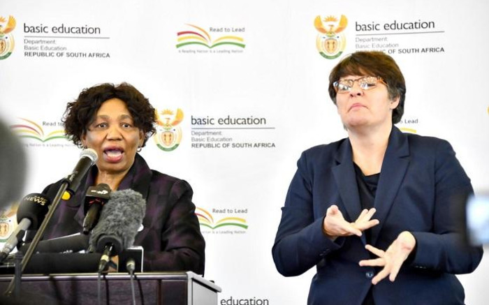 ewnupdates's tweet photo. #AngieMotshekga: Pupils in grades R, 6 and 11 will return to school from Monday https://t.co/tQ6xThOZla https://t.co/P1CJPSGT3g