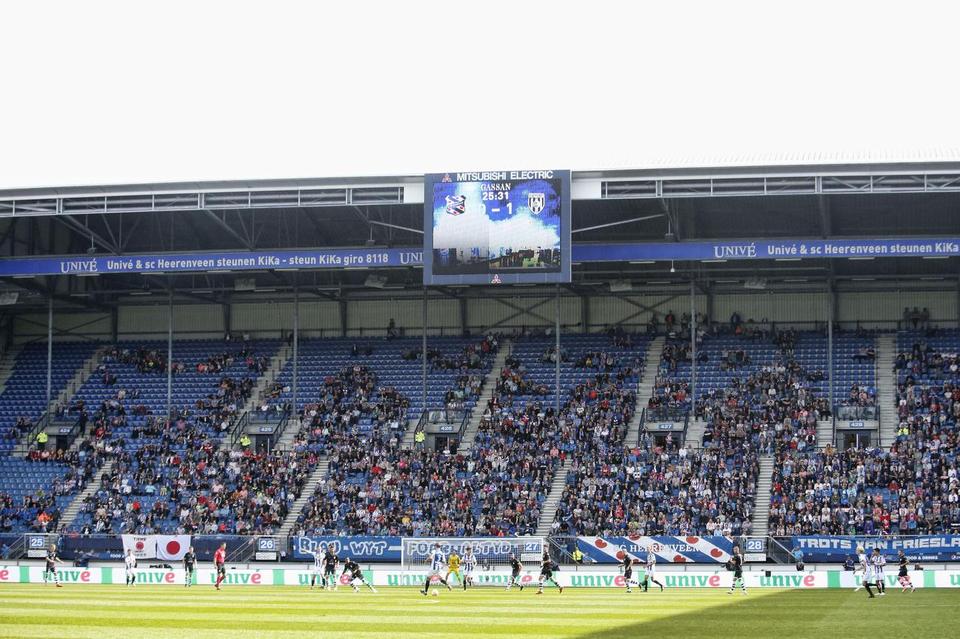 Raoulvanderwel's tweet photo. @BrianWijker Brian en Pieter, jullie hebben de harde kern van Heerenveen op jullie dak. De FC Dordrecht van Friesland. https://t.co/TlvNNbujrn