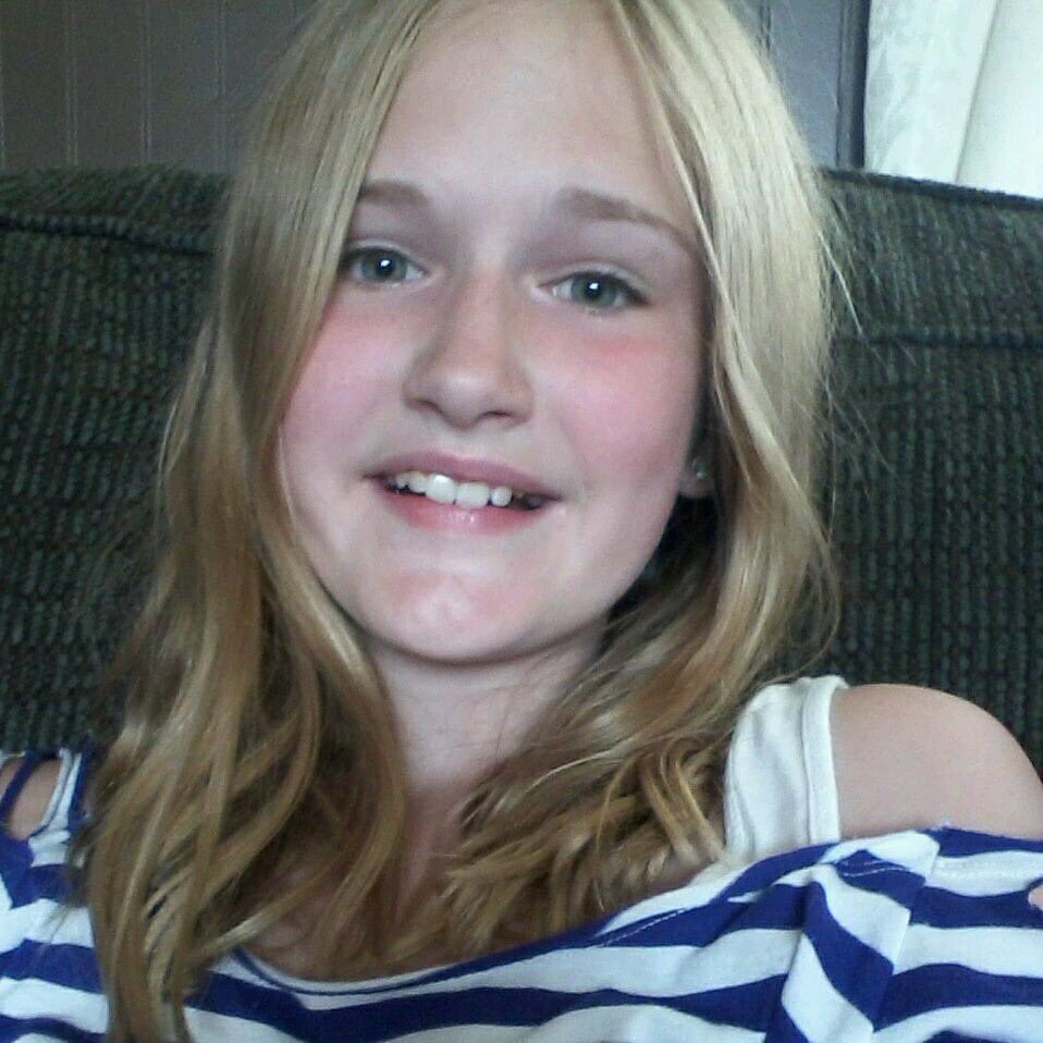 HannahFrankl's tweet photo. @CaylahJo @SavanaRaee i feel like the only thing that’s changed since i was 12 is i grew more teeth &amp; learned how to smile properly 😂 https://t.co/WOkNfqloHg