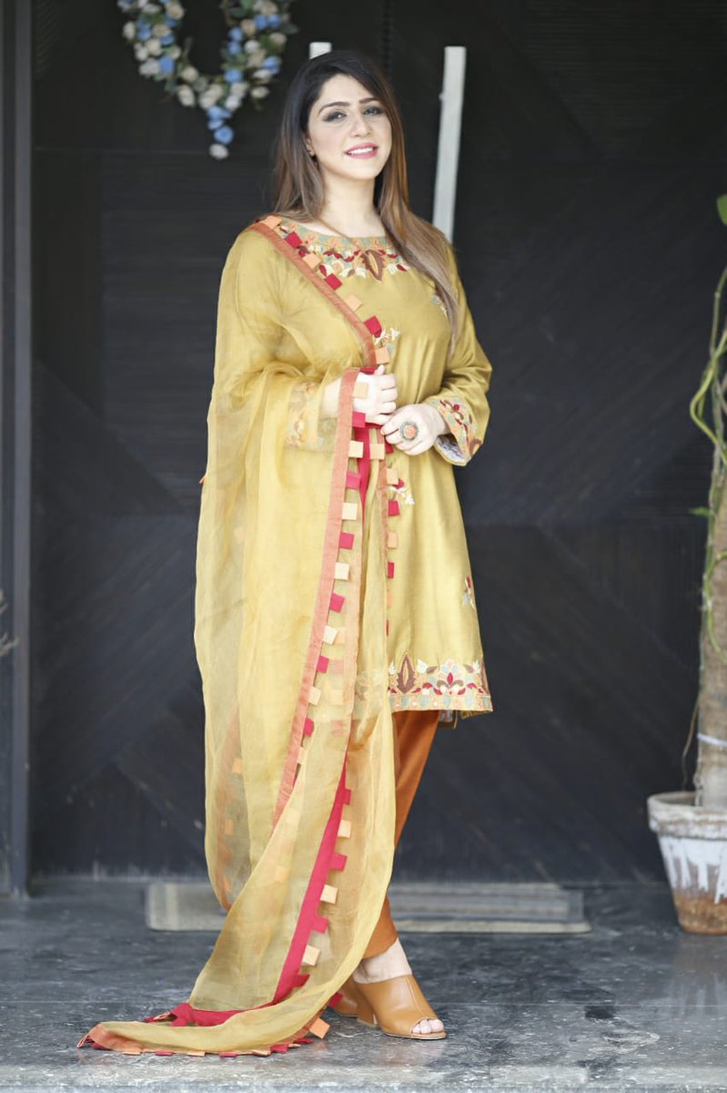 MediaSpringPk's tweet photo. Gorgeous @ShajiaNiazi  in #rukhdesigns for her show #meraymutabiq. https://t.co/wf6nUtJm8W