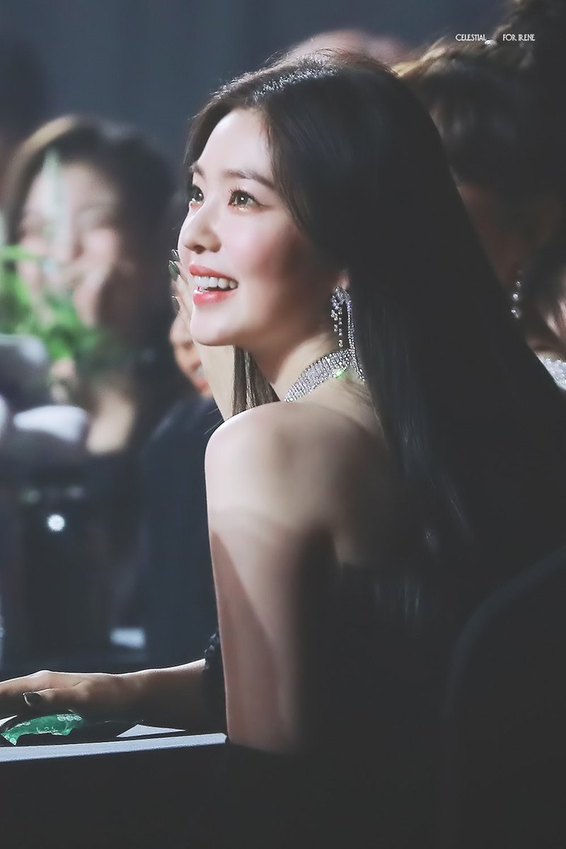 irenervpics's tweet photo. she is really beautiful #IRENE #RedVelvetᅠ https://t.co/CkVC9Sus4O
