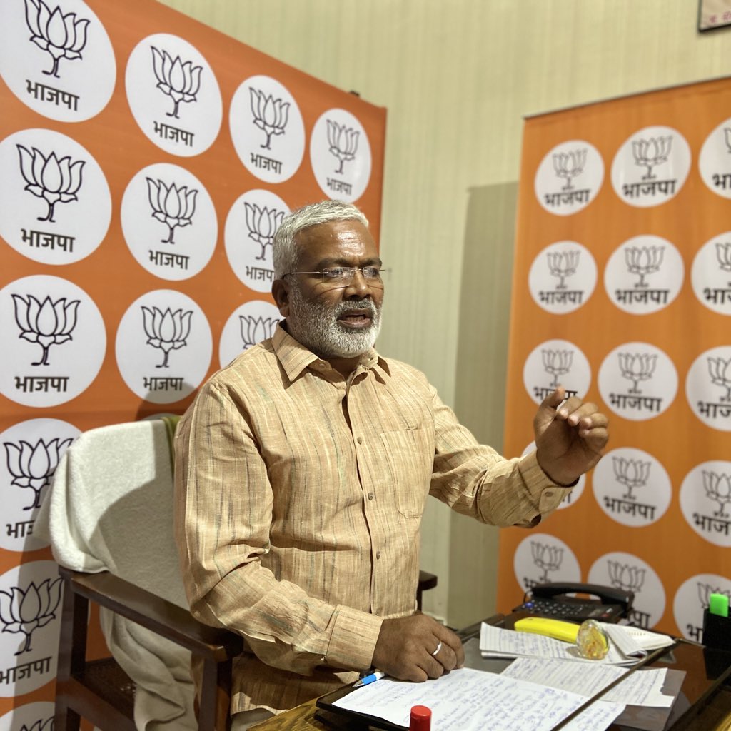 swatantrabjp's tweet photo. आज भारतीय जनता पार्टी उत्तर प्रदेश के प्रदेश पदाधिकारियों से वीडियो कॉन्फ्रेंसिंग के माध्यम से संवाद कर संगठनात्मक विषयों पर चर्चा की एवं आगामी कार्यक्रमों के सन्दर्भ में आवश्यक दिशा-निर्देश दिए। https://t.co/5PzwN8N51V