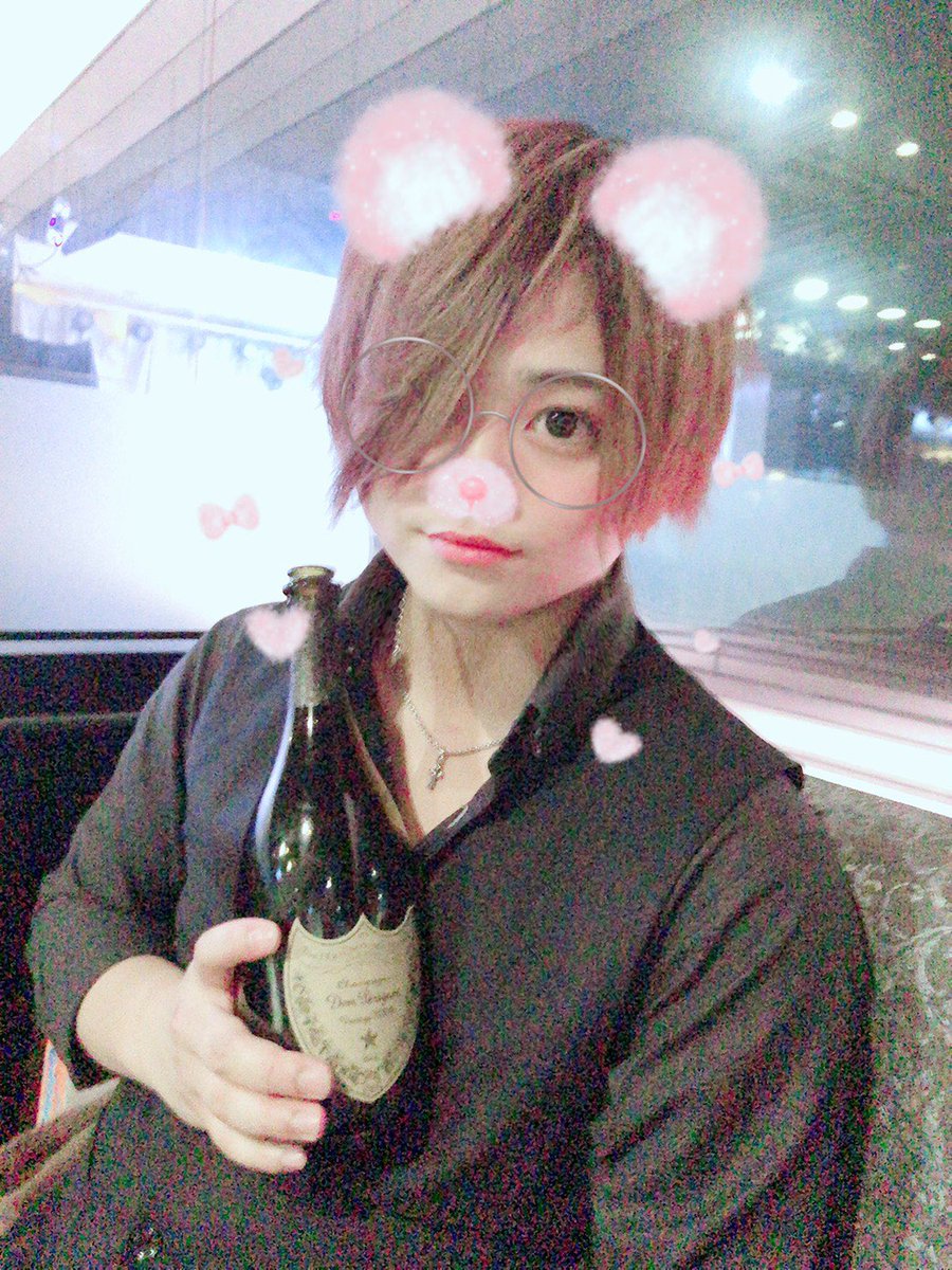 ryunon5's tweet photo. 土曜日来て頂いたお客様ありがとうございました。
Ｎｏ．1狙ったんですけど取れませんでした。まだまだ先は長そうです。
お姫には感謝しかありません。ありがとう。
#愛媛 #松山 #ホスト #reazy #ドンペリ https://t.co/PtTLNAMQ0z