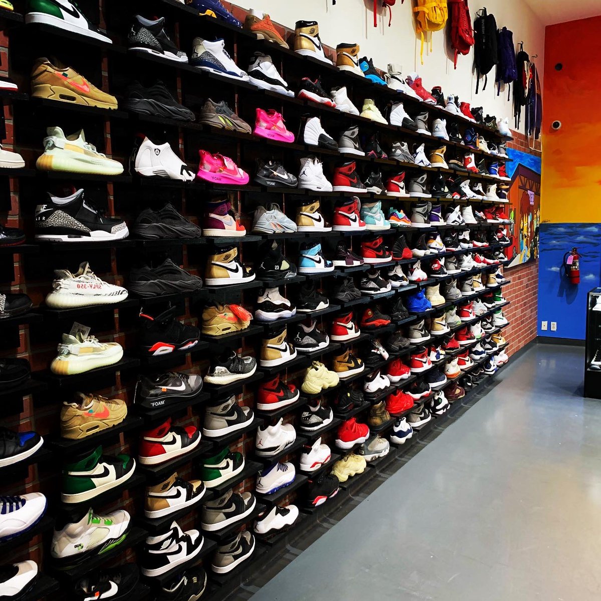 kickersteps's tweet photo. Sneaker store at Third Street Promenade in Santa Monica, California. Which pair are you copping? #sneakers #SantaMonica #kickersteps https://t.co/TPrvMASz0z