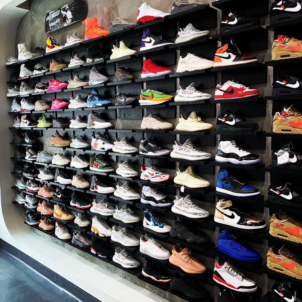 kickersteps's tweet photo. Sneaker store at Third Street Promenade in Santa Monica, California. Which pair are you copping? #sneakers #SantaMonica #kickersteps https://t.co/TPrvMASz0z