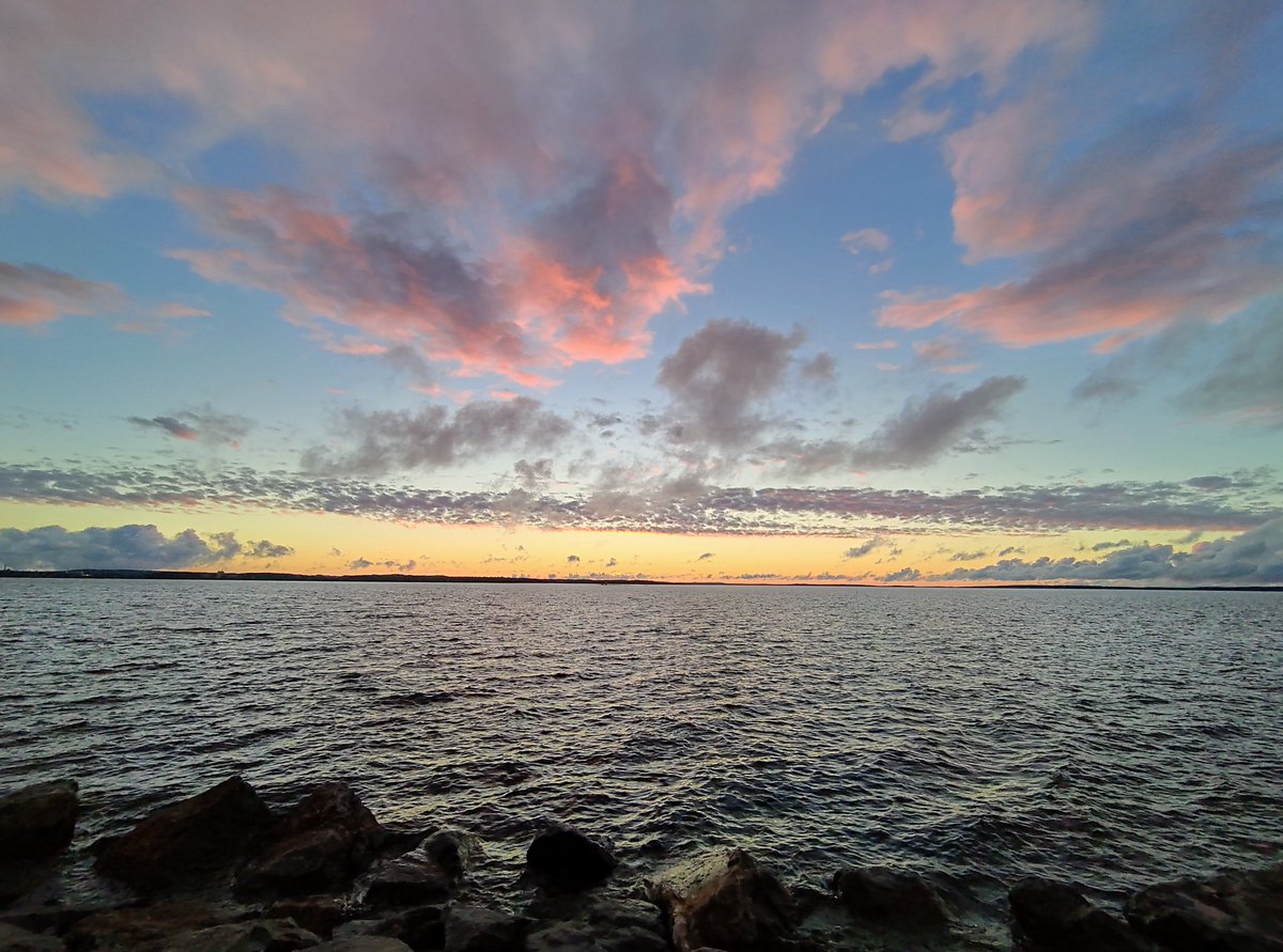 cybette's tweet photo. Can't get enough of the lovely #sunset views this week
#Huawei360camera #shotonzenfone6 https://t.co/Xs0OQYMaKl