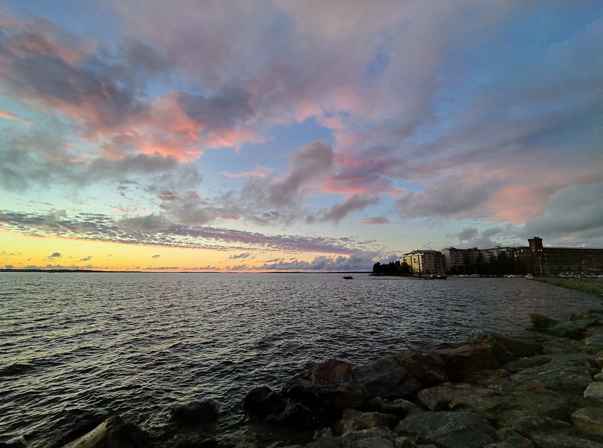 cybette's tweet photo. Can't get enough of the lovely #sunset views this week
#Huawei360camera #shotonzenfone6 https://t.co/Xs0OQYMaKl