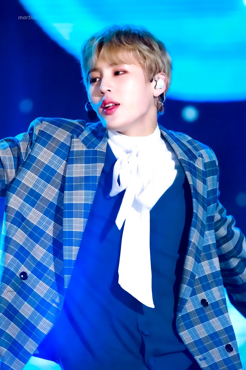 martius0322's tweet photo. 190301 OneK 📸데이터보정📸
3시간전부터 자야지 자야지 뒤척였지만 결국 실패.. 그래서 말랑이 사진 하나 꺼내서 끄적끄적.. 말랑아 잘자~💙
#하성운 #HASUNGWOON #河成雲 #ハソンウン #MyMoment #BIRD #버드 #하버드 #하버드셍 #habird #OneK #원케이 #행복하자_하성운 #날아가자_하버드 https://t.co/9AvyfUfGp8
