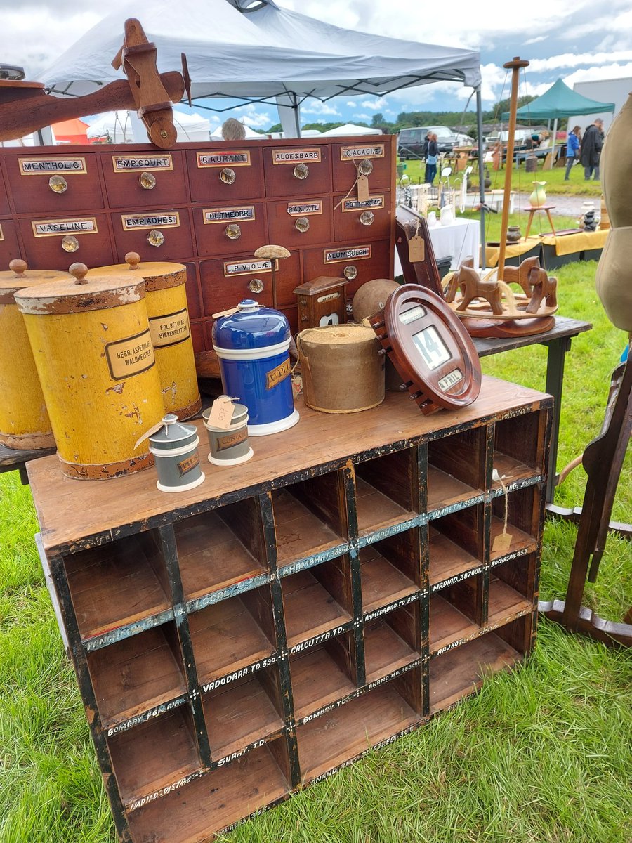 DaveAsh33's tweet photo. David Ashley Antiques. Back on the road sourcing new stock after great sales at @asfairs Antiques and Salvage Market and after re-opening week in @VintiqueLimited antique centre. Baby steps but bit of normality creeping back #SalvageSunday @DrewPritchard https://t.co/oOr2BDN1mU