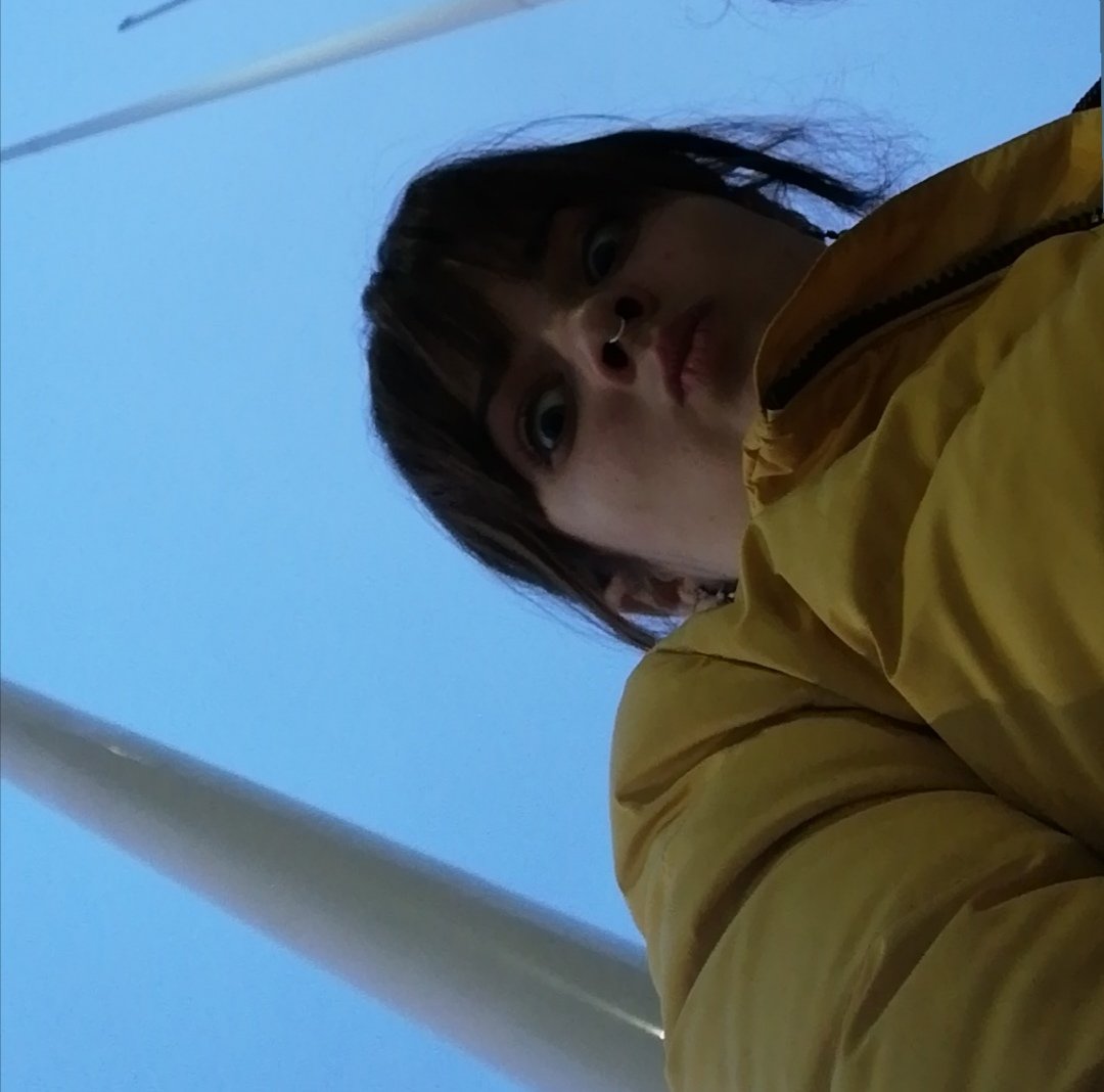 annelukiin's tweet photo. mi cara cuando encontráis fotos mías q ni yo recuerdo haberme hecho (sí, me dio por alisarmelo pero me duro poco) https://t.co/7RzePBfV8h