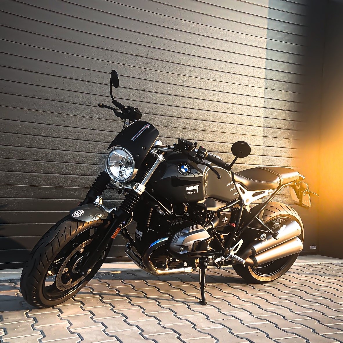 BMWMotorrad (@BMWMotorrad) on Twitter photo 2020-07-05 16:18:03 This picture from phil_bikerlust_buy (IG) and mr.houkuspoukus (IG) definitely makes you want to get on the bike and go! #MakeLifeARide #RnineT #Soulfuel #BMWMotorrad This picture from phil_bikerlust_buy (IG) and mr.houkuspoukus (IG) definitely makes you want to get on the bike and go! #MakeLifeARide #RnineT #Soulfuel #BMWMotorrad