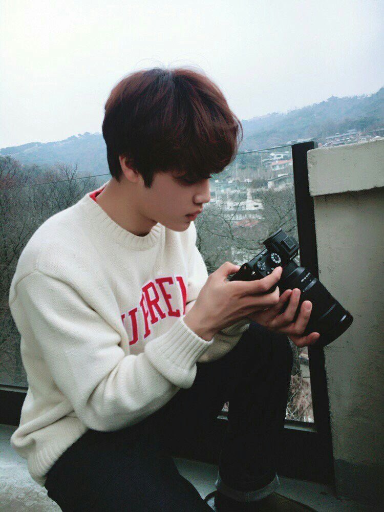 photographs your day together“wow, who would’ve thought that the love of my life was so photogenic”