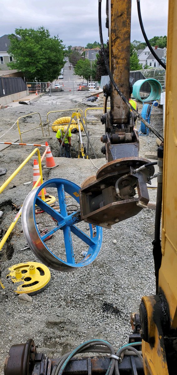 DavidOlaughlin2's tweet photo. Hardworking members IBEW Local103 operators working Cap-Stan for wire pulling Green line extension @LAntonellis103 @IBEW103 😷🧼🔩🧰🚰🌡🥽🇺🇸 #103strong https://t.co/A3WTP6mpb2