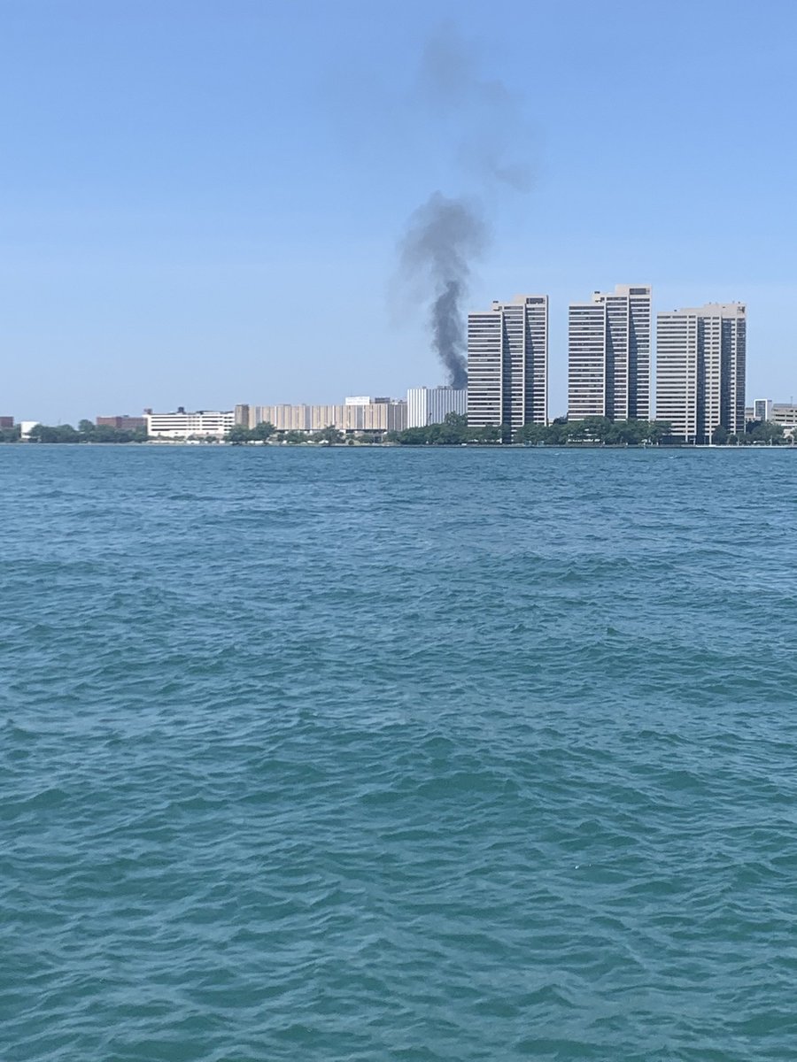 Kelcom3D's tweet photo. ⁦@ChrisEnsingCBC⁩ looks like a fire near Detroit post office https://t.co/noDZQjePU0