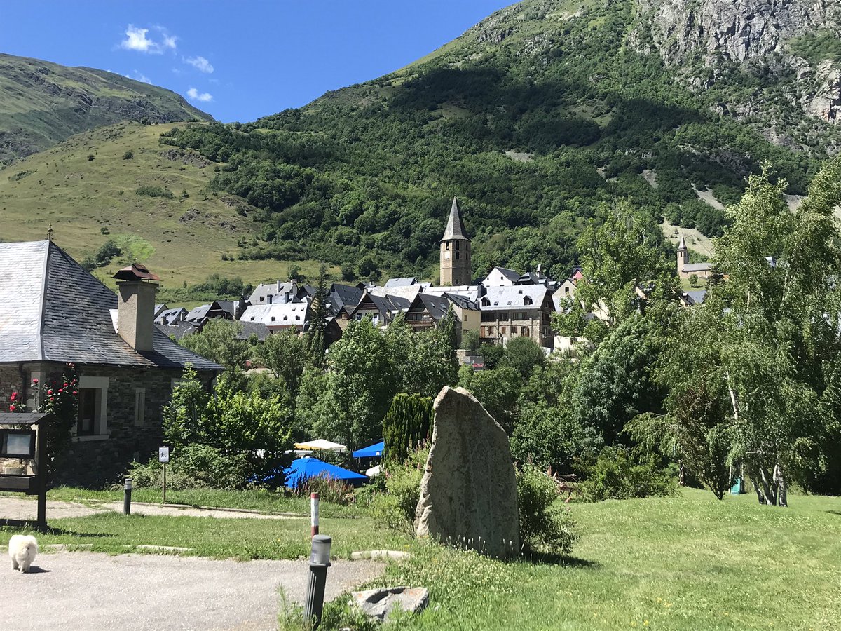 prataloy's tweet photo. 💚 🥗 Era nòsta terrassa. La nostra terrassa. Nuestra terraza 🍹💚  #Restaurant #ValledeAran #ValldAran #AranValley #ValleeduAran #ValdAran #Pirineos #Pyrenees https://t.co/f38QNUbX3w