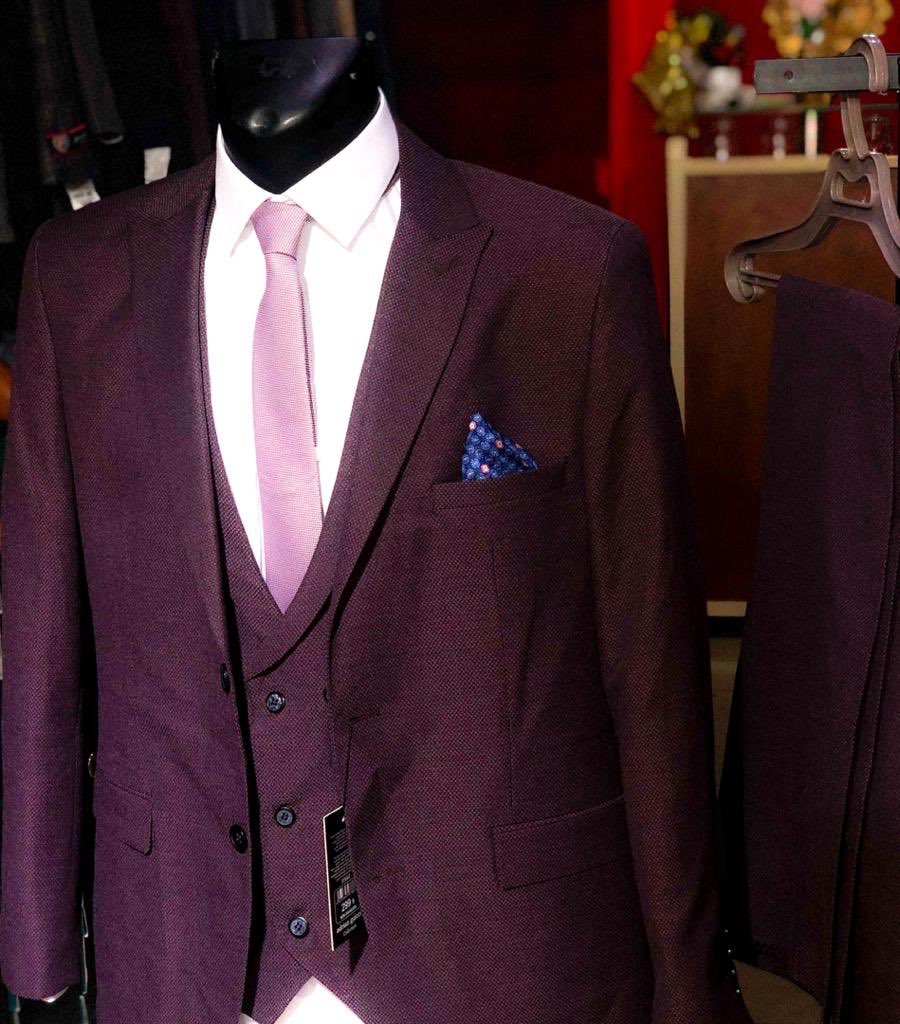 DuCostume's tweet photo. The only time success comes before work is in the dictionary. #Royalsuits #beelegant #slimfit #costume #Monsieur #Cameroon237 #theperfectsuit https://t.co/fcT7ksUQ5C