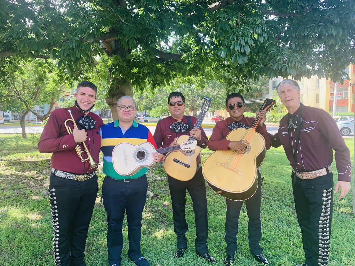 AsMariachi's tweet photo. Estamos en Cancún 
Mariachi AS de México 
9983924799 https://t.co/qyFAUrsang