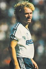 robertmdaws's tweet photo. #DavidPreece He was signed by @LutonTown manager David Pleat in Dec 1984 and scored on his debut, a 1β0 win at home to Aston Villa. He went on to win a League Cup winners medal with #LutonTown in 1988 and played nearly 400 times for Luton's first team @LutonTownExile https://t.co/zPmo8i5Bh8