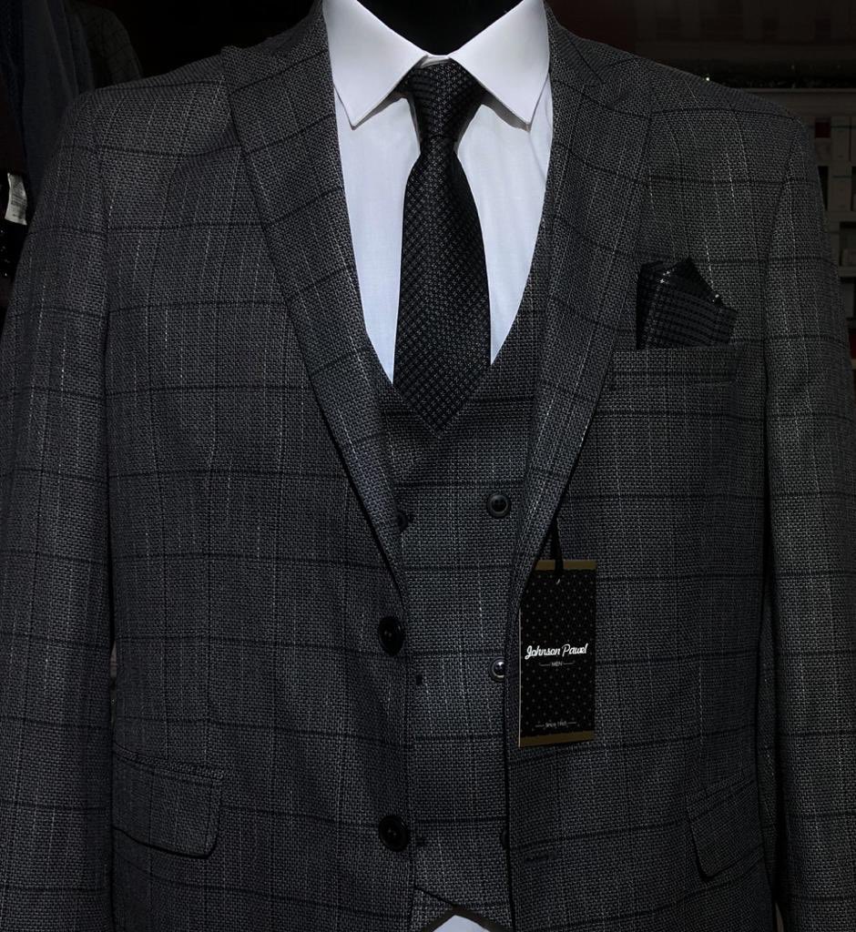 DuCostume's tweet photo. Clothes don’t have to suit you; you have to suit the clothes ! #RoyalSuits #suitup #beelegant #beunique #costume #Slimfit #Monsieur #Cameroon237 https://t.co/C9zsZ6sCCm