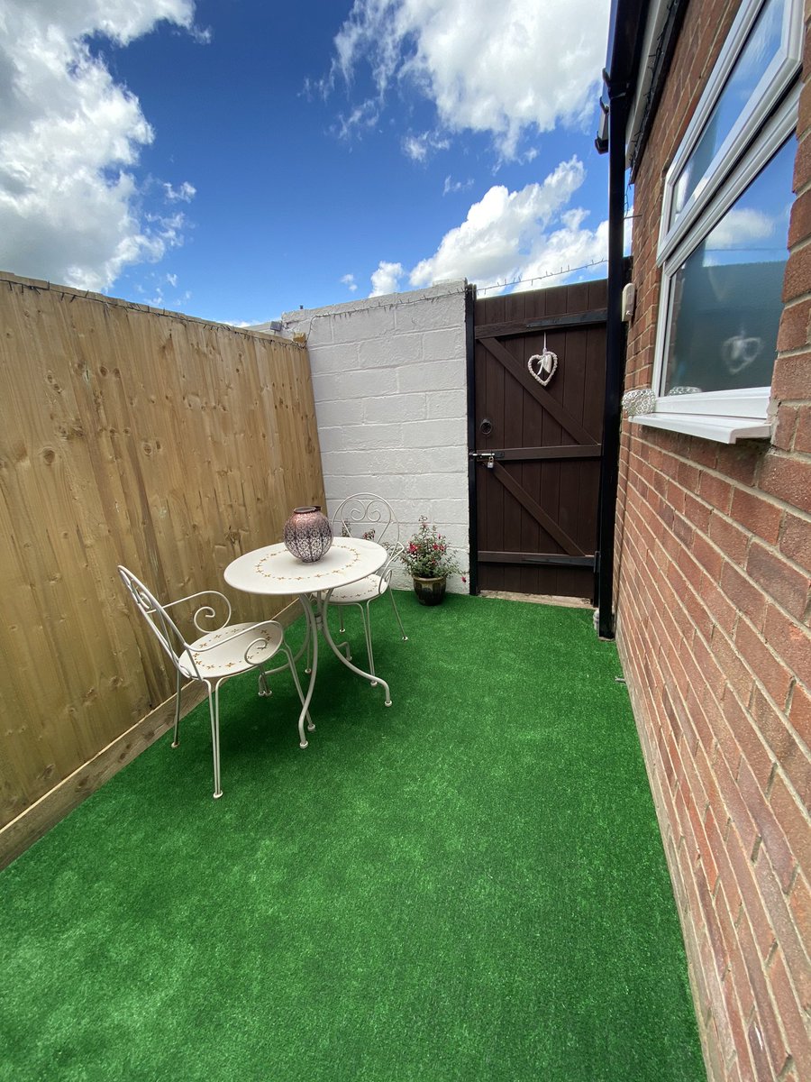 helstomo's tweet photo. Transformed my yard in lockdown 🌸💪🏼❤️☀️🌿🌻 #lockdownboredom #yarden #smallspace #yard #transformation #2020 https://t.co/66jfx9KDsl
