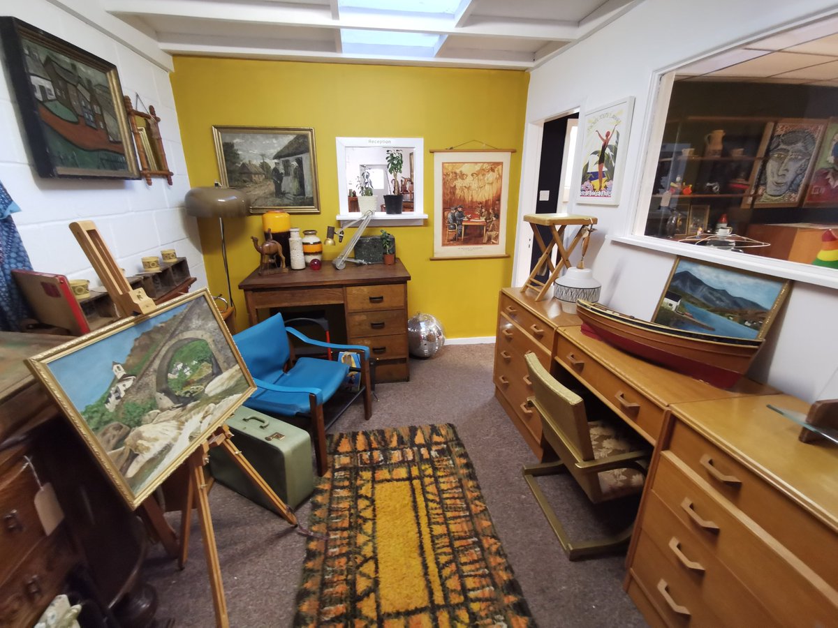 PeggyMcCools's tweet photo. We've had a busy couple of weeks. We were glad to see the return of the fairs, and we've met some great new contacts. The place is bursting with new stock 😎
#salvageSundays @DrewPritchard https://t.co/wWn5GjbVzv