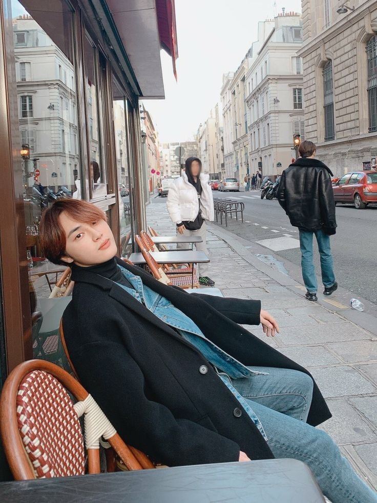 It takes me forever to confess bc i wants to make sure that you’re “the one”But when i decides you are, you can expect me to be loyal and treat you like a princess.