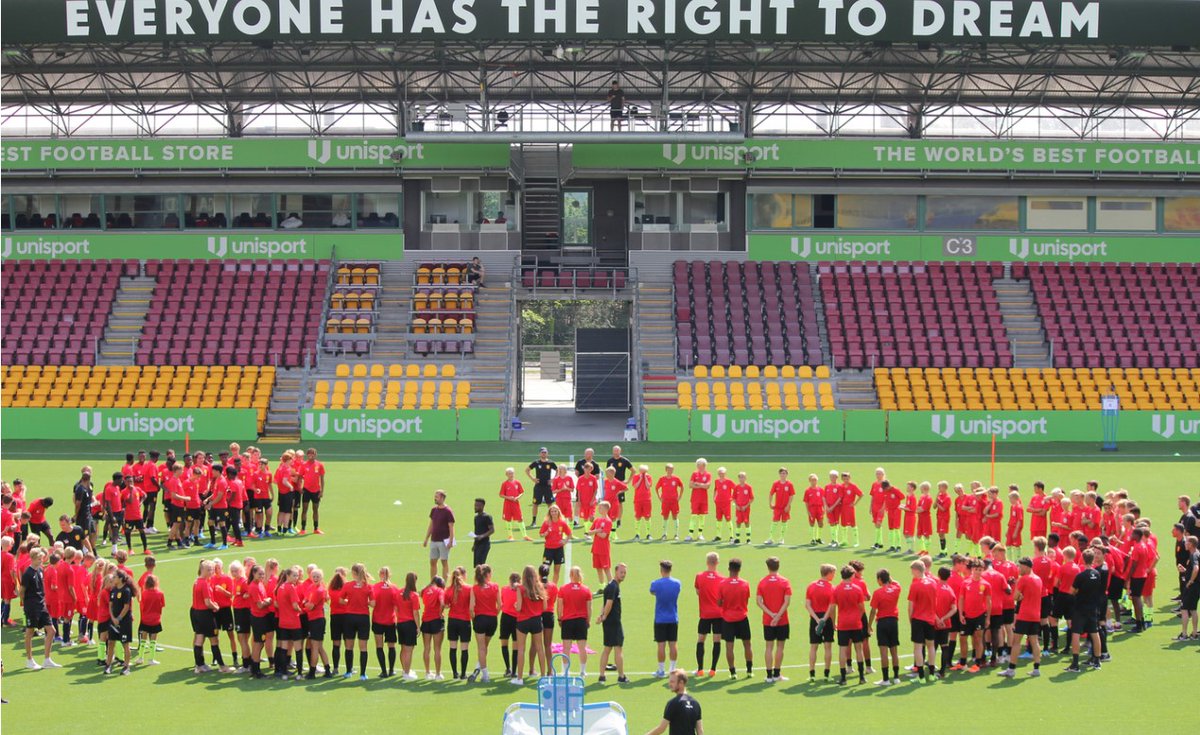 "Hayal Kurmak Herkesin Hakkıdır" mottosuyla yola çıkan ve Dünya'nın en önemli akademilerinden biri olma yolunda hızla ilerleyen Danimarka'nın Nordsjaelland kulübü ve Right to Dream Academy nin hikayesini ve sistemini <a href="/barkinum/">Umut Barkın Köz</a> kaleme aldı 👇

🔗trscouts.com/fc-nordsjaella…