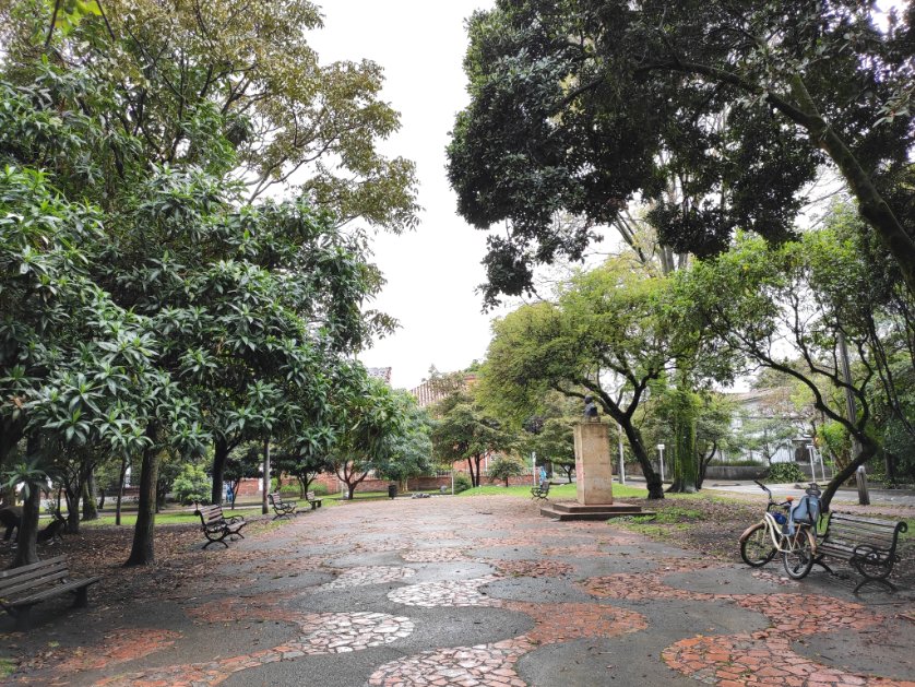 voybogota's tweet photo. El #ParqueBrazil en la linda localidad y barrio #Teusaquillo #ParkWay #BarrioLaSoledad en #Bogota 👀📸🌳🏘️🏡🌳 https://t.co/Wa7618DuV9
