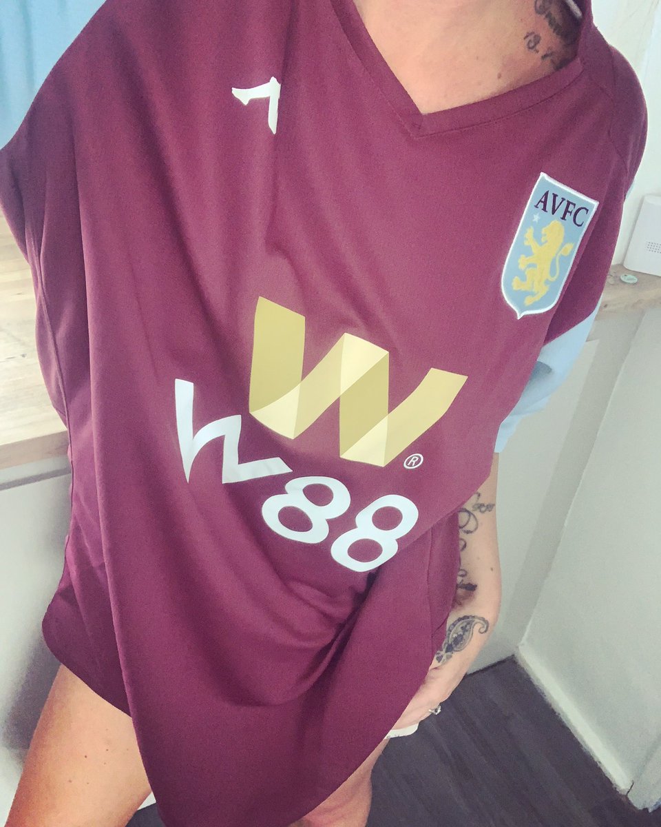 CharlieKav85's tweet photo. Yes - I Will Wear The Shirt - Because I Spent A Bloody Fortune Buying It - And The Boy Just Keeps It Looking ‘Fresh’ In The Wardrobe 😂🤷🏻‍♀️⚽️... #Villa #AstonVilla #Football #Sport #Shirt #Me #MyLife #OurLife #VillaVillaVilla #IWillWearTheShirt #Supporter #Local #FootballTeam xxx https://t.co/YR3V7Wgvca