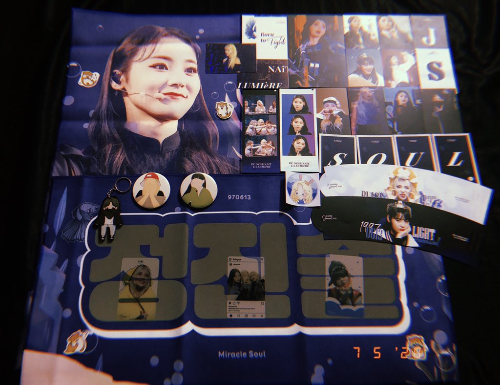 miraclesoul97's tweet photo. Birthday gift &amp; Donate set preview 🥰

Many thanks to anyone who donate for JinSoul's birthday and join our event 💙

Special thanks to:
@bluemoon_js @_Madeca @singasoul97 @trust_issues613 

#𝗗𝘂𝗡𝗼𝗶𝗿𝗡𝗮𝗶̂𝘁𝗟𝗮𝗟𝘂𝗺𝗶𝗲̀𝗿𝗲 🖤🤍
#진솔 #JINSOUL
#이달의소녀 #LOONA https://t.co/LEdIx4HYXd